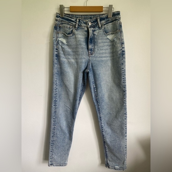 AMERICAN Eagle Stretch Mom Straight Jeans in Light Wash Denim • US 4 - Picture 1 of 14